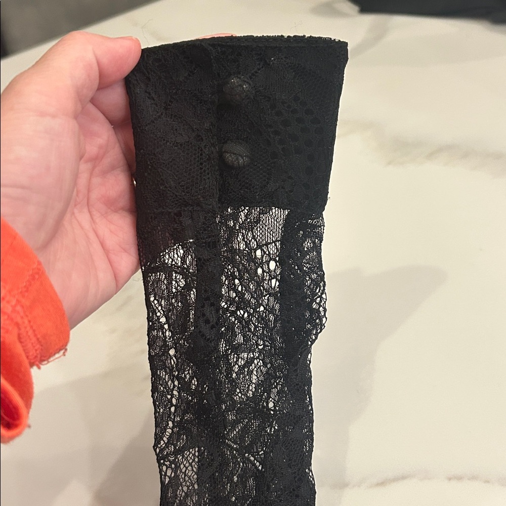 Capulet Lace Long Sleeve - Picture 5 of 7